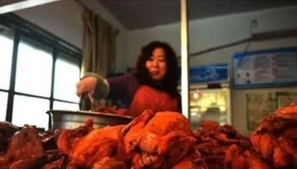 恐怖!工作人員冒死偷拍的真相!根本泯滅人性!你吃下去的「這些東西」真的配稱上食物嗎…?