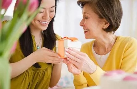 因5歲小侄女的兩句話,弟弟讓我別回娘家,我媽也罵我白眼狼!
