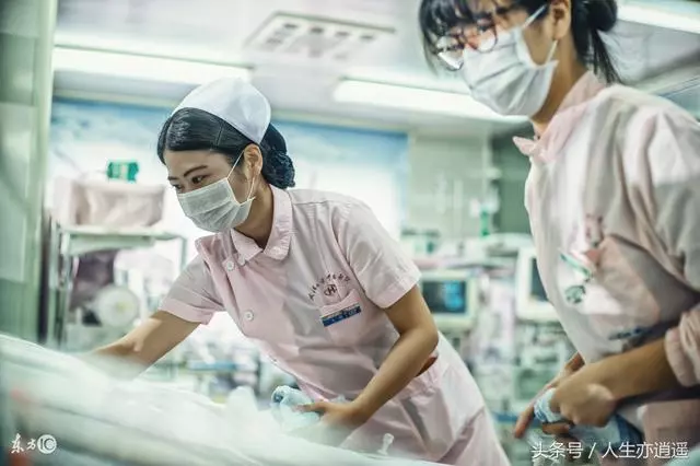 在醫院聽到倆護士的悄悄話,他又帶來一個?男朋友的解釋讓我感動