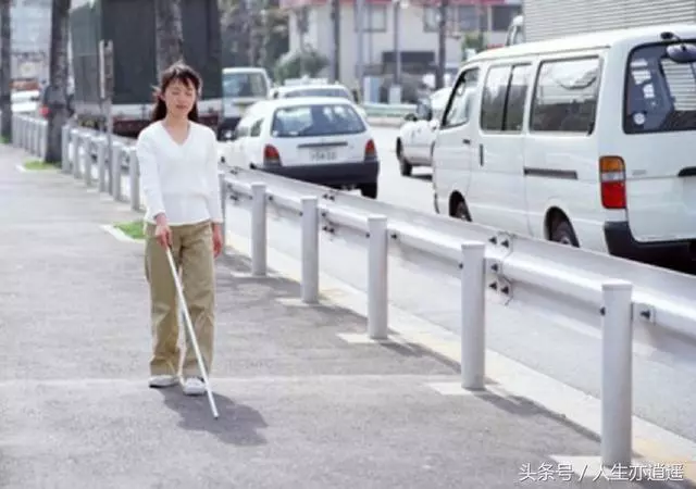 窮困潦倒的二叔娶了個瞎子做老婆,結婚後全村人都說他是有福之人
