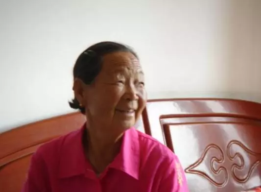 我每月工資都給婆婆,我媽病重婆婆沒錢,看到姑子的首飾我砸了家