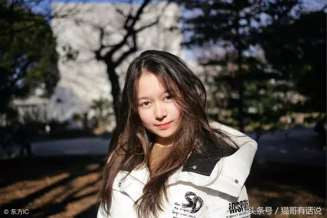 前女友住院,我偷偷送去5萬,第二天看到桌上的紙條,我怔住了