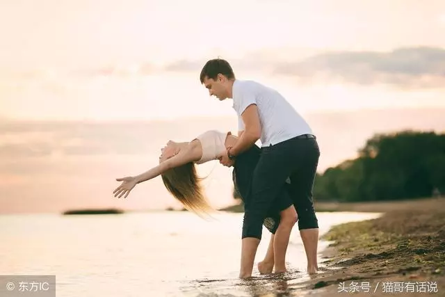 回老家給婆婆過生日,廚房外聽到對話,含淚做一決定