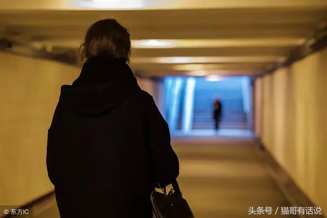 女子嫁給窮小伙,5年後家裡來個陌生人,女子傻了半天
