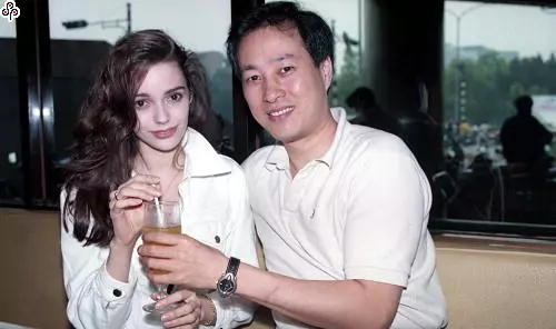 他是昔日台灣第一代偶像劇男主角!淡出螢幕20年驚傳發瘋出家當和尚!媒體找到發現他過這樣生活!