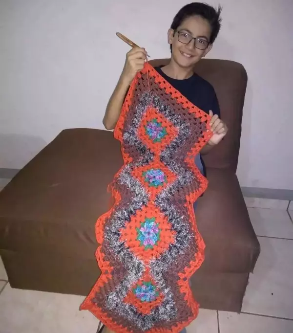 13歲男孩愛編織,遭到排擠,卻吸粉34萬!當你用心做一件事,全世界都在幫你!