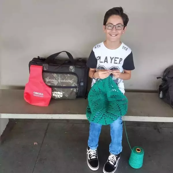 13歲男孩愛編織,遭到排擠,卻吸粉34萬!當你用心做一件事,全世界都在幫你!