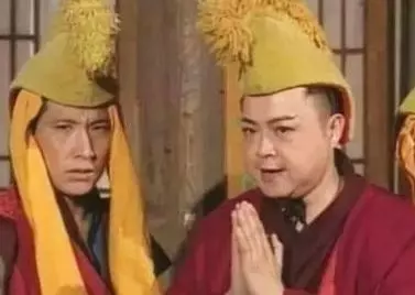梅豔芳給他一張空白支票,而他只填了3700,掃了13年墓,終身未娶