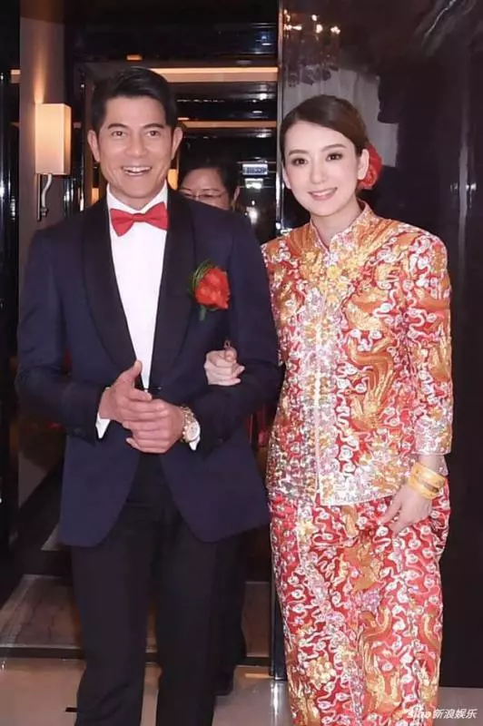 郭富城罕見攜妻女出席活動,女兒正面照曝光,像極了洋娃娃,網友:難怪一直把女兒藏起來~