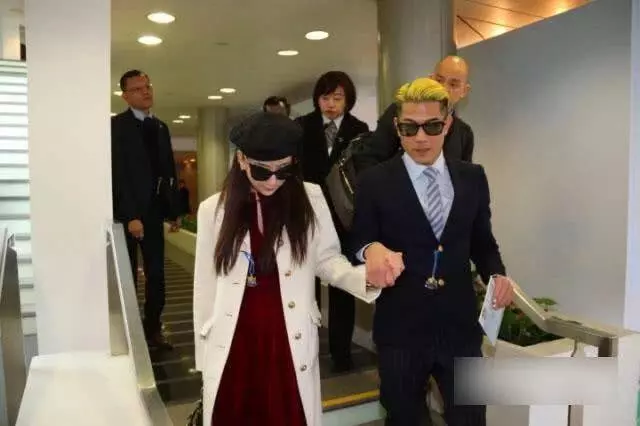 郭富城罕見攜妻女出席活動,女兒正面照曝光,像極了洋娃娃,網友:難怪一直把女兒藏起來~