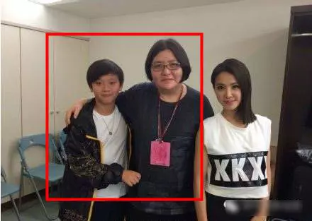 已逝女星陳寶蓮的兒子長大了!當年被寬姐霸氣收養的他,如今竟然主動說要改姓!