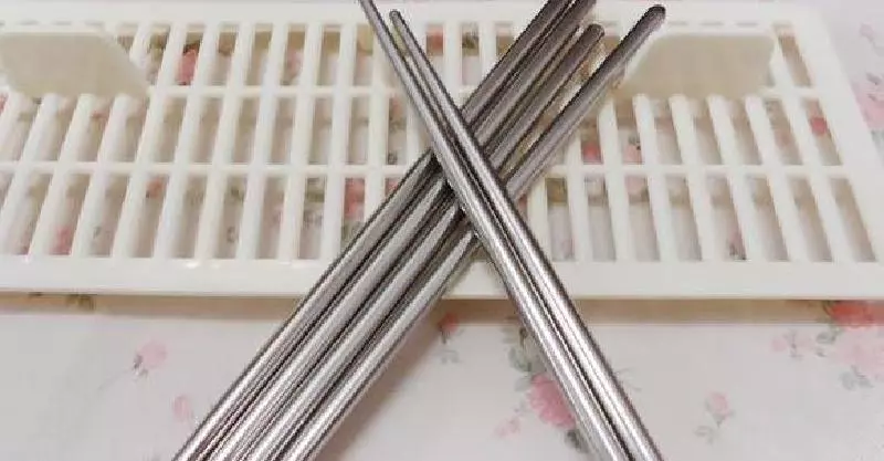 這幾種筷子千萬不要買,買了也不要用,很多家庭都有,快回家扔掉