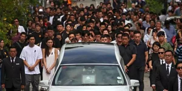 為何選擇海葬?馮偉衷曾透露不愛麻煩人, 不希望年邁雙親每年拜祭他~