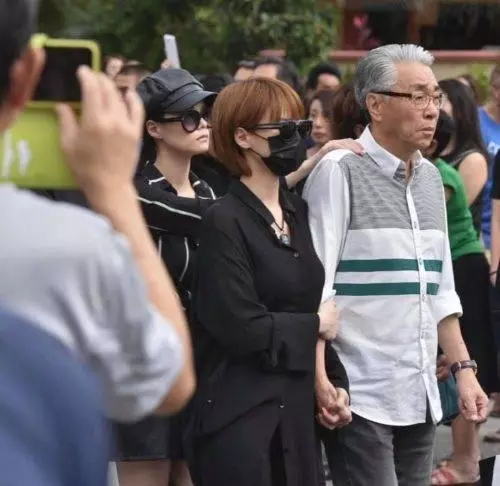 為何選擇海葬?馮偉衷曾透露不愛麻煩人, 不希望年邁雙親每年拜祭他~