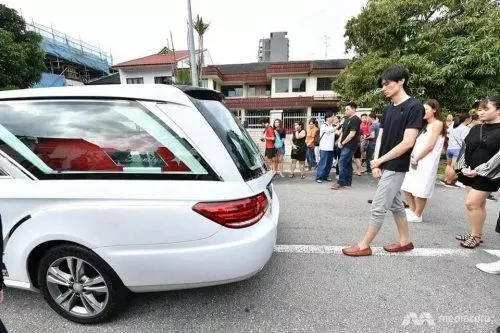 為何選擇海葬?馮偉衷曾透露不愛麻煩人, 不希望年邁雙親每年拜祭他~