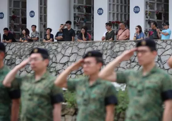 為何選擇海葬?馮偉衷曾透露不愛麻煩人, 不希望年邁雙親每年拜祭他~
