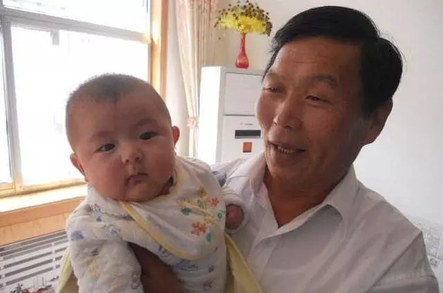 婆婆幫兒媳婦上法院起訴離婚,法庭上,婆婆這句話讓兒子悔不當初