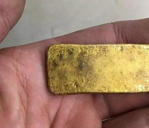 老婦分家產,破房子留給孝順女,都說她偏心,房子倒了才知不一般
