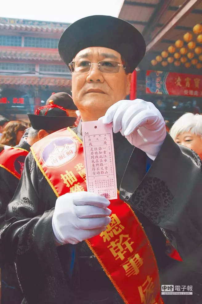 神準王爺猶豫了!台南南鯤鯓「國運籤只抽不解」大家自己解讀 廟方曝原因「也是逼不得已」