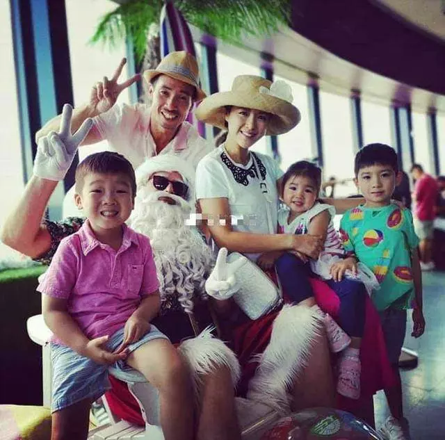 港姐陳茵媺曬一家五口珍貴合照,陳豪帶兒女溫馨出境