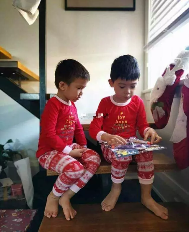 港姐陳茵媺曬一家五口珍貴合照,陳豪帶兒女溫馨出境