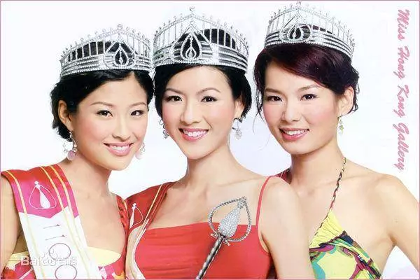 港姐陳茵媺曬一家五口珍貴合照,陳豪帶兒女溫馨出境