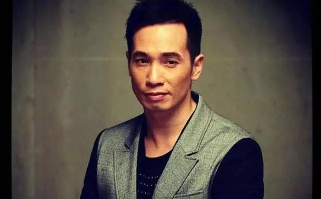 港姐陳茵媺曬一家五口珍貴合照,陳豪帶兒女溫馨出境
