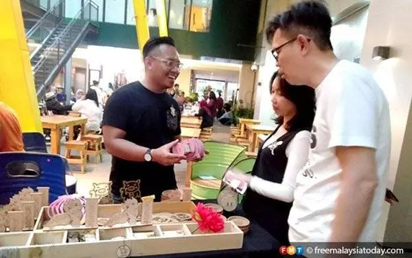 沙巫裔夫婦公開賣小豬飾品 沒引發激烈爭議與風波!