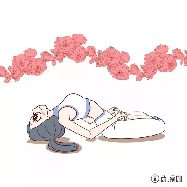 5個瑜伽體式,堅持練,60歲皮膚還是很年輕,身體也苗條