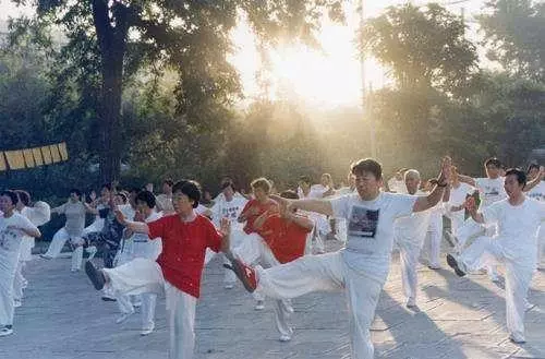 方法不對全白費!醫生提醒:中老年人最愛做的4件事,其實最減壽