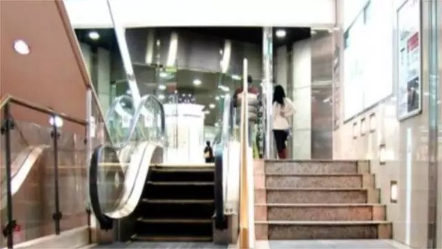 日本最短的電梯:只有5層台階高,還沒走樓梯快,為何還要建?