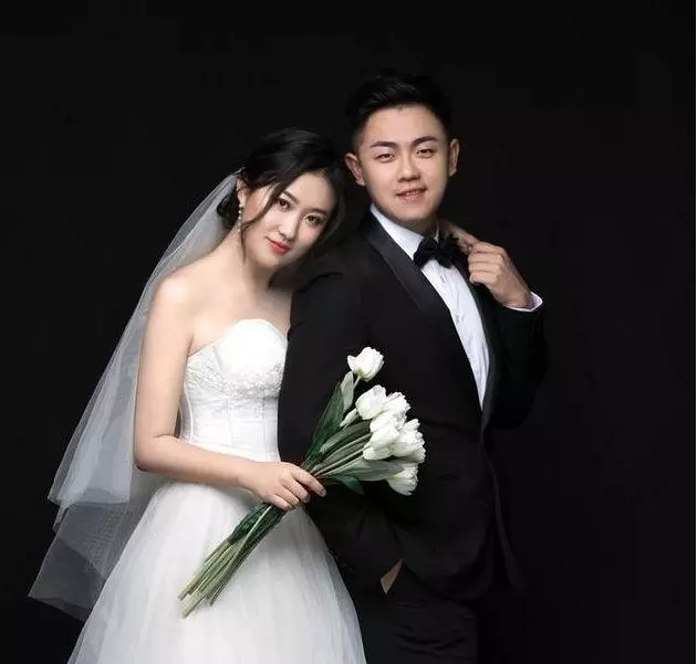 骨折沒好利索,老公逼俺春節去婆家,看到小姑子錯發信息,俺失控