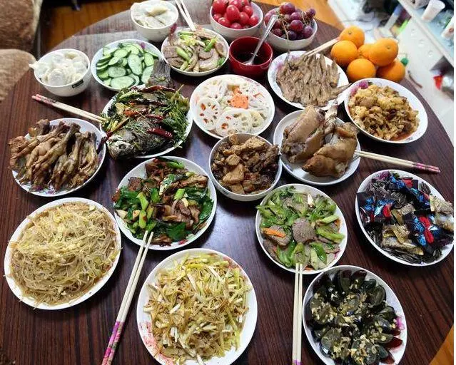 骨折沒好利索,老公逼俺春節去婆家,看到小姑子錯發信息,俺失控