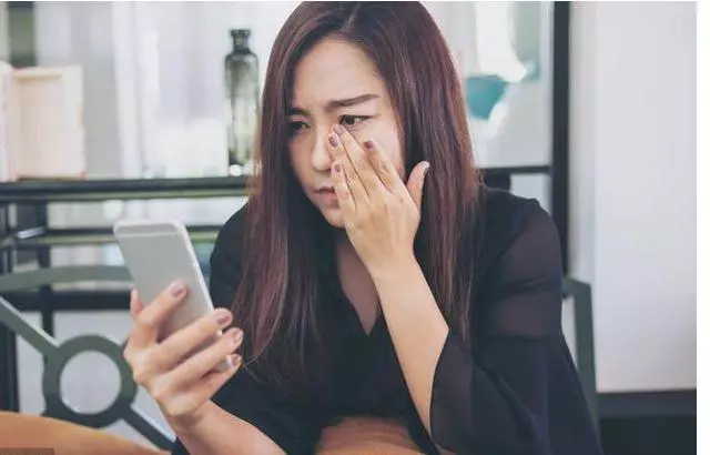 骨折沒好利索,老公逼俺春節去婆家,看到小姑子錯發信息,俺失控