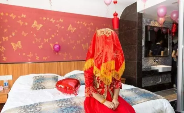 兒子去世後,婆婆逼兒媳凈身出戶,兒媳再婚後收到去世丈夫的轉帳