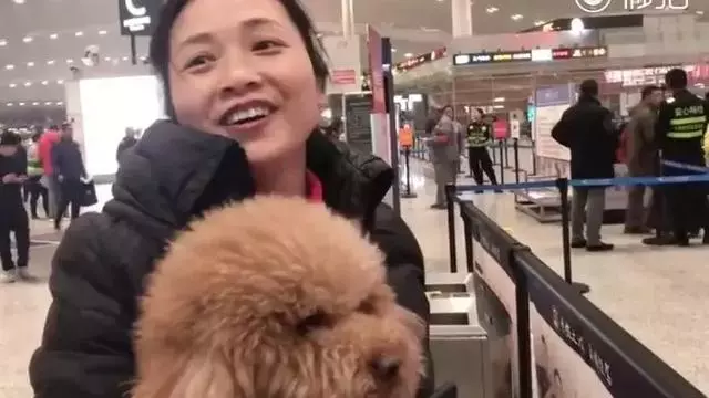 媽喊不能去「機場內拔腿狂奔」!撲向把拔懷抱:嗚嗚你不要走~
