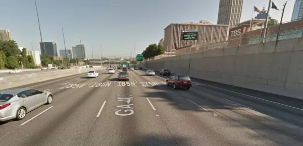 馬國南北大道出車禍 巴士撞拖車造成17人受傷!
