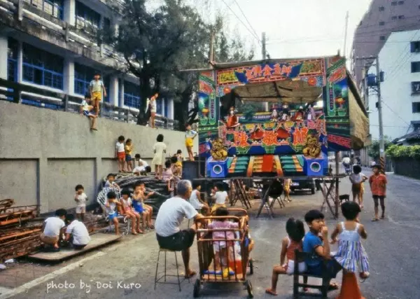 回不去的純樸台灣...「40年前爸媽的年少時代」張張懷舊勾起寶島回憶!網:「都哭了..」