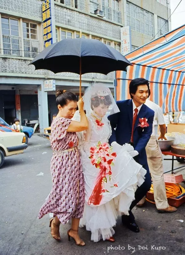 回不去的純樸台灣...「40年前爸媽的年少時代」張張懷舊勾起寶島回憶!網:「都哭了..」