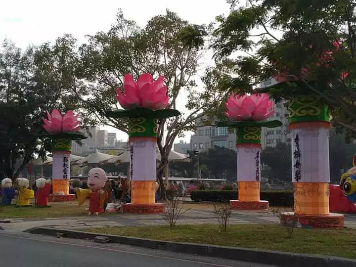 高雄燈會「金銀河」造景曝光!網友嚇傻:殯儀館搬來愛河