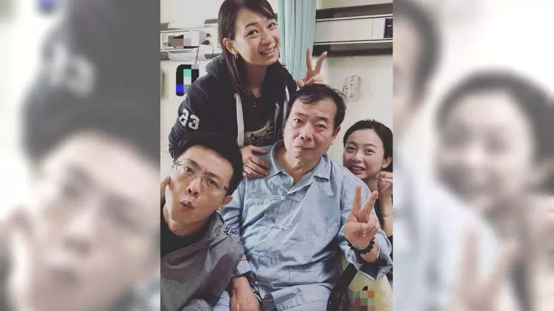 30年不離不棄!廖峻病倒後「澎澎暖心守護他」,連兒子都被感動:「為爸爸付出好多」!