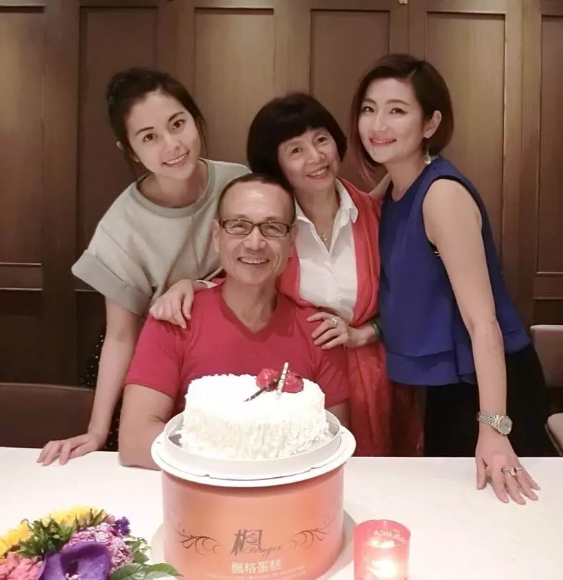 Selina新歡曝光!約會「小11歲男星」爸爸也見過,眼神狂冒愛心「真的喜歡他❤」
