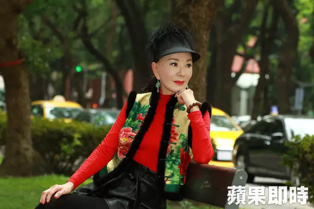 夏台鳳「痛失愛子」隔年連失2至親!遇乞討母子痛哭塞錢:妳很幸福,兒子還在身邊!