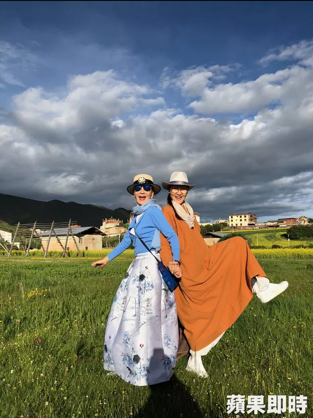 夏台鳳「痛失愛子」隔年連失2至親!遇乞討母子痛哭塞錢:妳很幸福,兒子還在身邊!