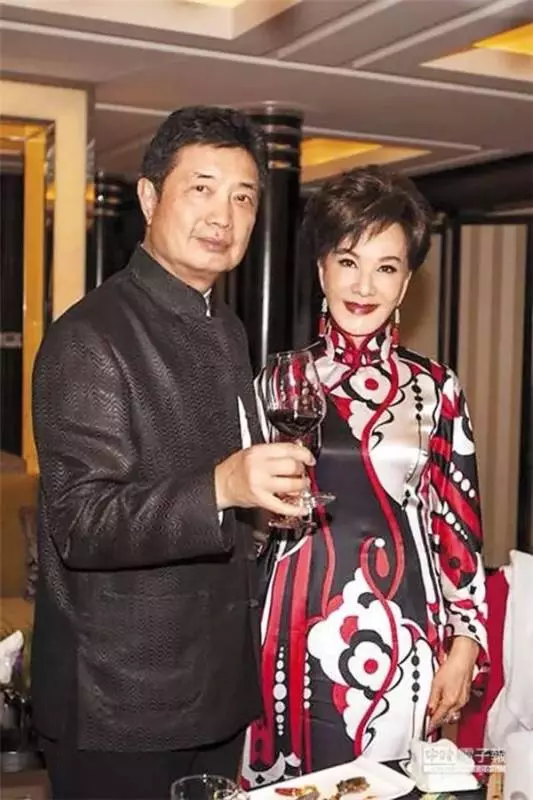 夏台鳳「痛失愛子」隔年連失2至親!遇乞討母子痛哭塞錢:妳很幸福,兒子還在身邊!