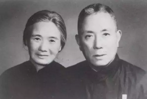 婚後發現丈夫瞞著她另有所愛,她決定成全丈夫,卻不想丈夫懷念她一生