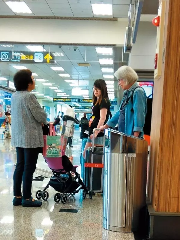 驚懵世人!差41歲《爺孫戀》疑似造人成功,林靖恩卻怒喊:「那女生不是我」!