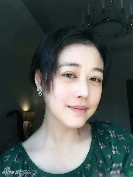 52歲周海媚近照,顏值賽王祖賢,被富豪拋棄,如今交小7歲男友!