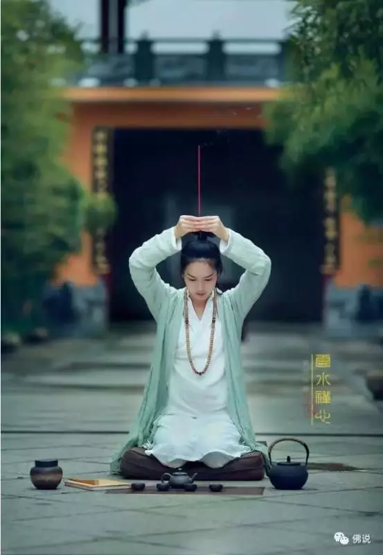 佛曰: 前世五百次的回眸, 才換來今生的擦肩而過!今生相逢便是緣分,應好好珍惜!!