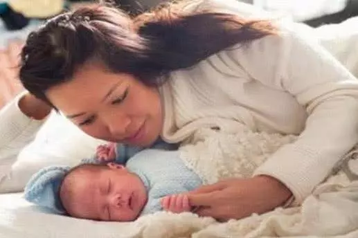 我生女妯娌生兒,婆婆給她燉雞,給我碗白面,吃完看見碗底我樂了